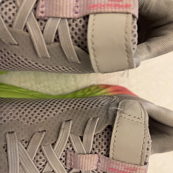 New Balance Fresh Foam Arishi Gray Rainbow Sneakers - Picture 10 of 16
